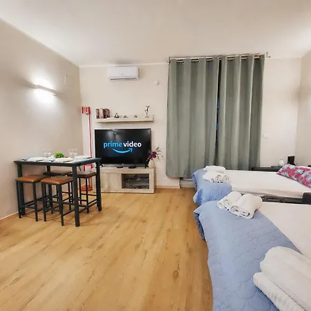 Апартаменты Monolocale Appena Ristrutturato Per 4 Persone, In Centro Citta Генуя