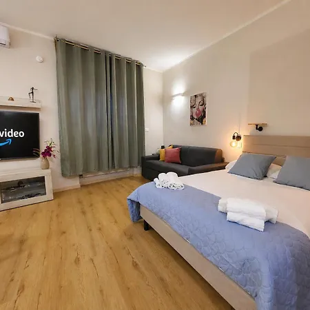 Apartment Monolocale Appena Ristrutturato Per 4 Persone, In Centro Citta *